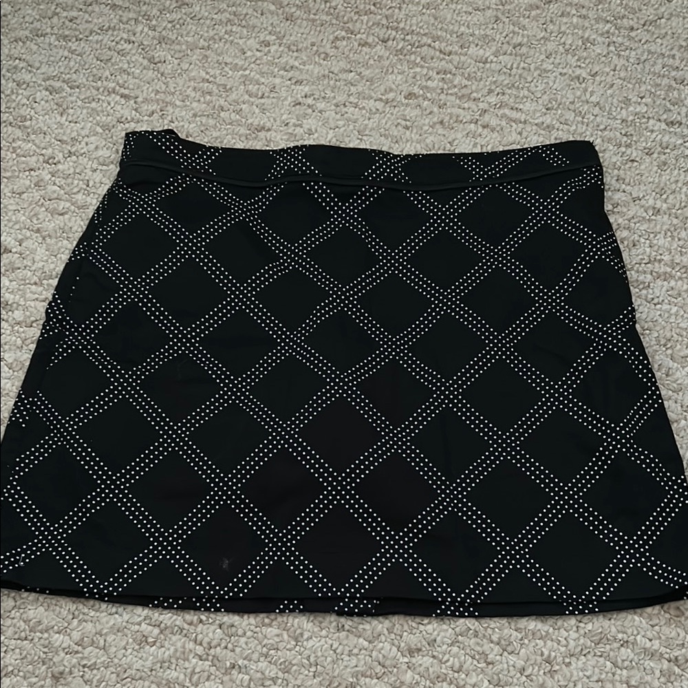 Izod Black Golf Skort with White Geometric Design